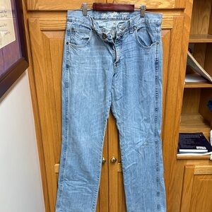 Men's Relaxed Fit Jeans in Light Blue